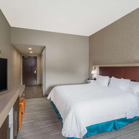 Hampton Inn Newport Exterior foto