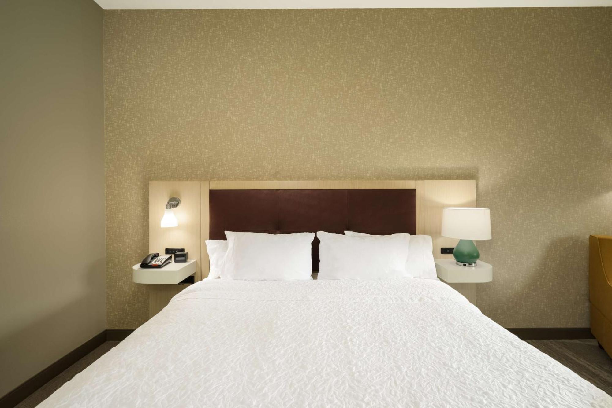 Hampton Inn Newport Exterior foto