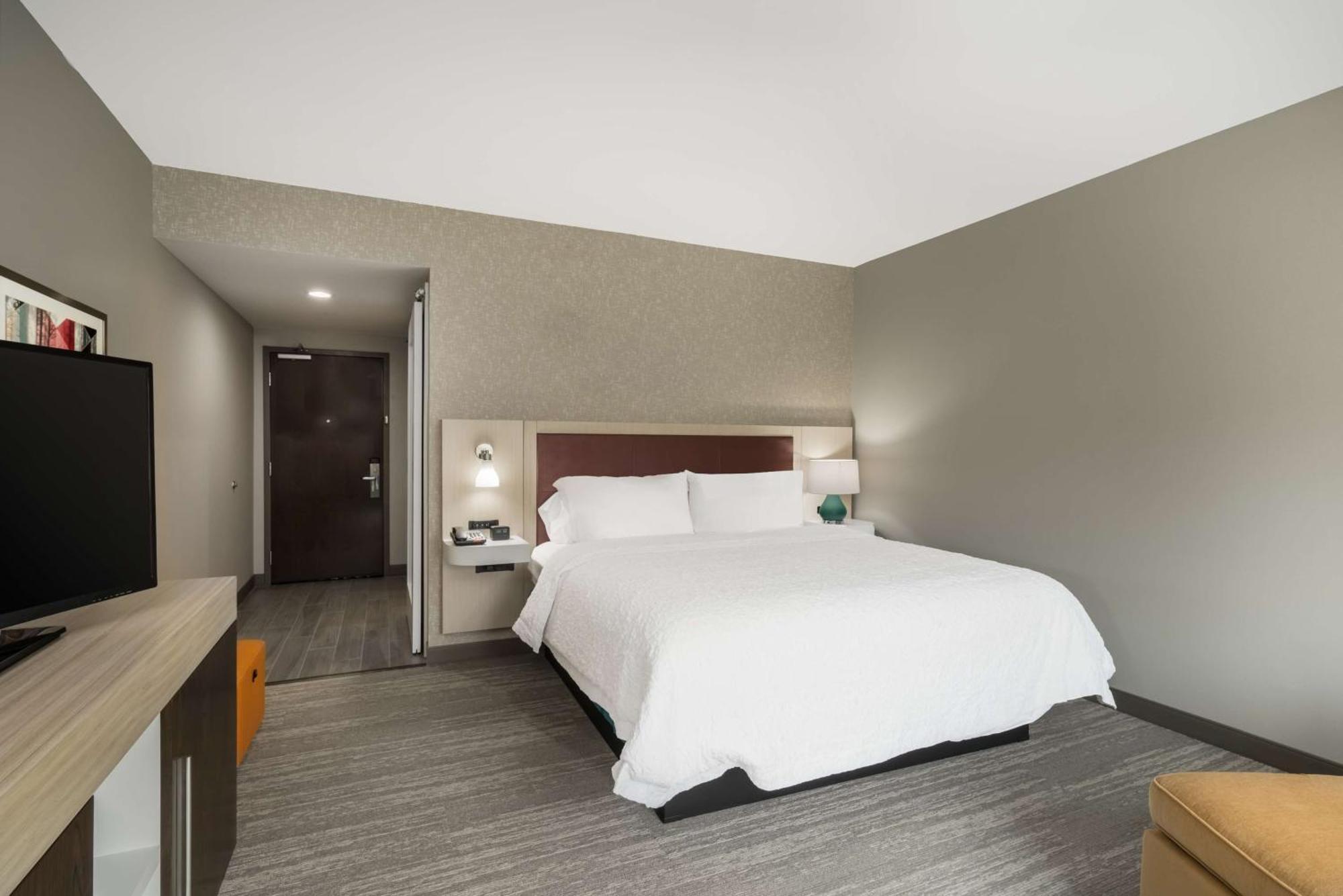 Hampton Inn Newport Exterior foto