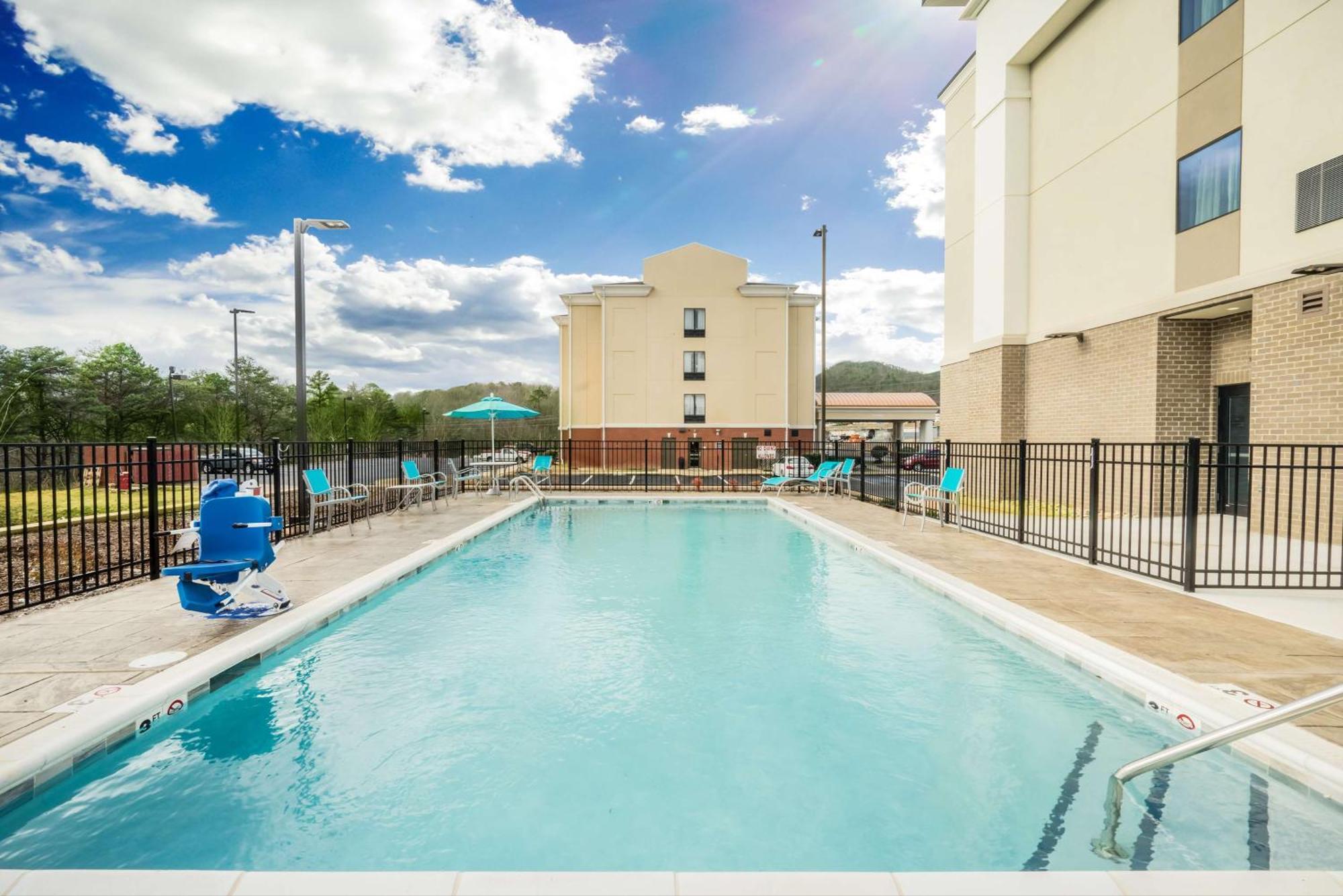 Hampton Inn Newport Exterior foto