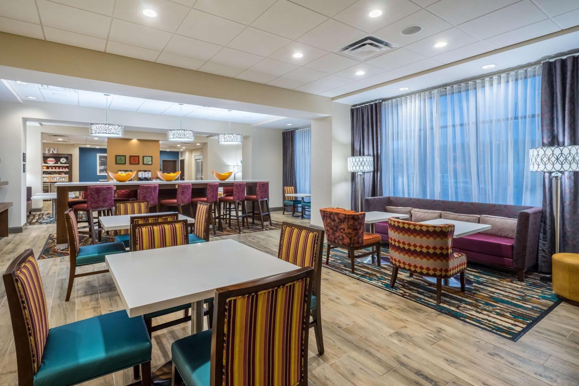 Hampton Inn Newport Exterior foto